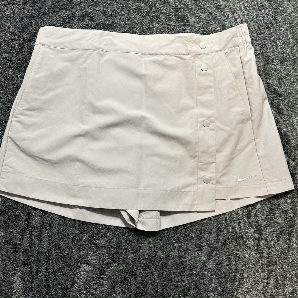 Nike Womens Size XL Gray Sportswear Essential Woven Athletic Skort